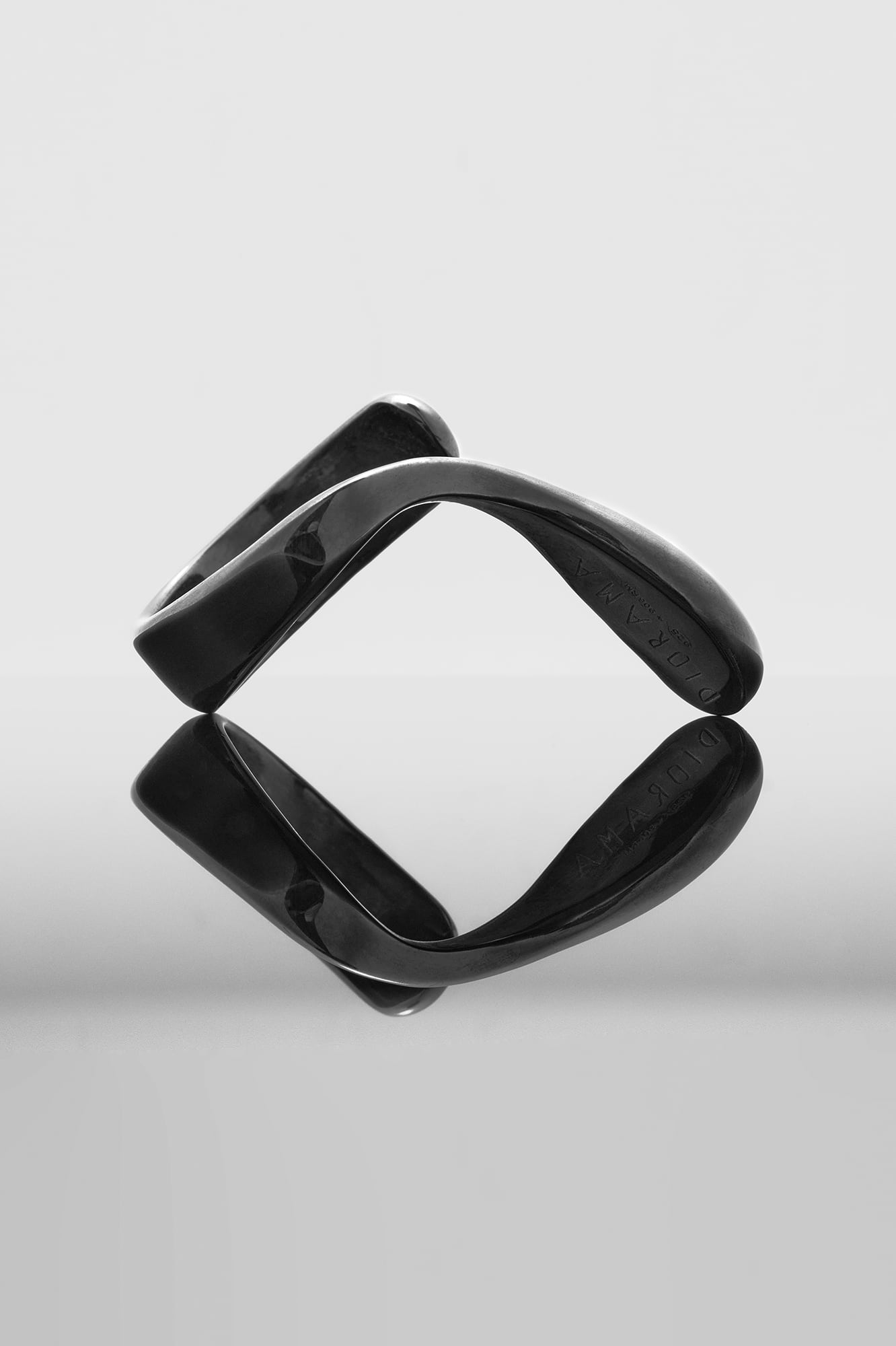 DIORAMA_GOLD-GREY_FOT5831